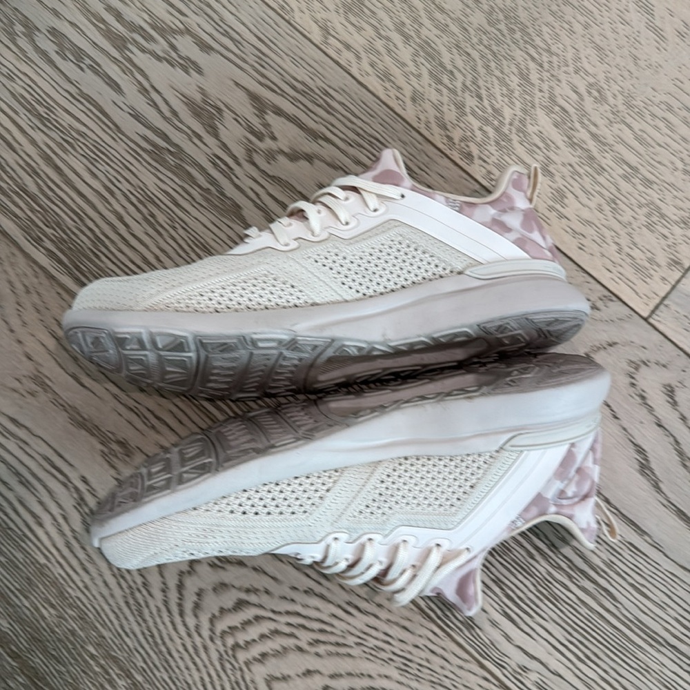APL Women's Shoes in Cream and Pink - Picture 4 of 9